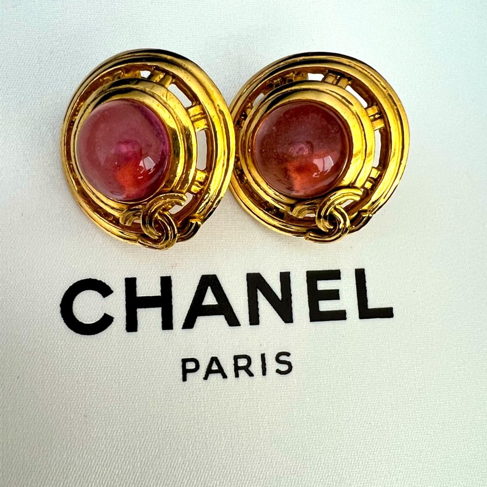 CHANEL 1980s CC-edge logo button clip-on earrings tourmaline pink gem